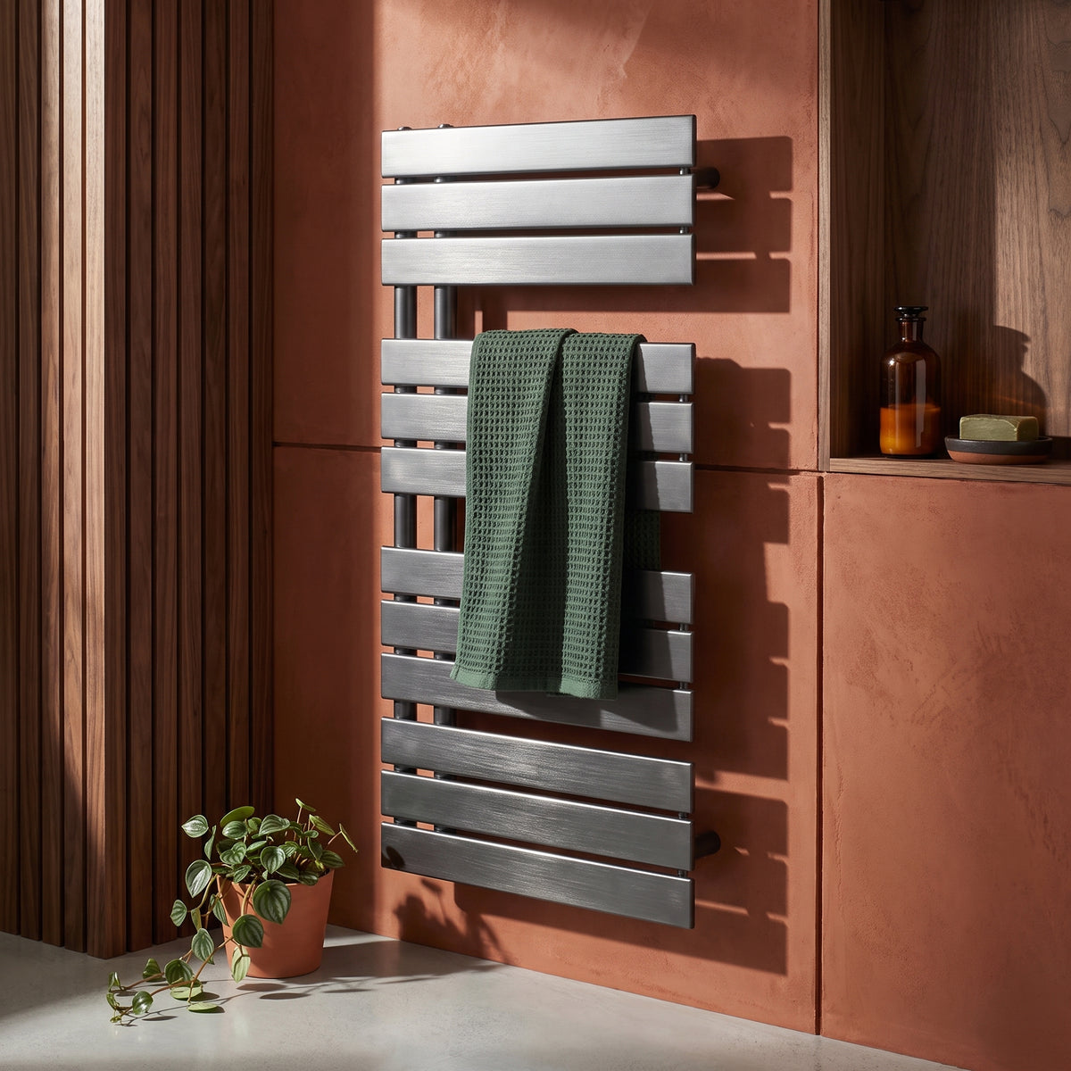 Fairford Peak 1080 x 550mm Gunmetal Towel Rail