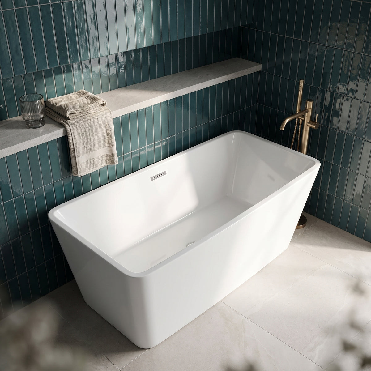 Rivato Turin 1600mm x 800mm x 580mm Gloss White Freestanding Shower Bath