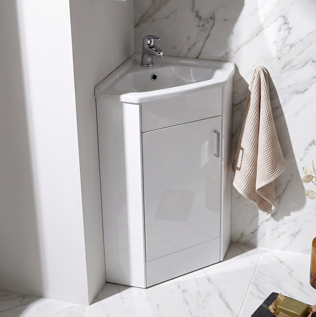 Fairford Arlo Gloss White 555mm 1 Door Corner Cabinet