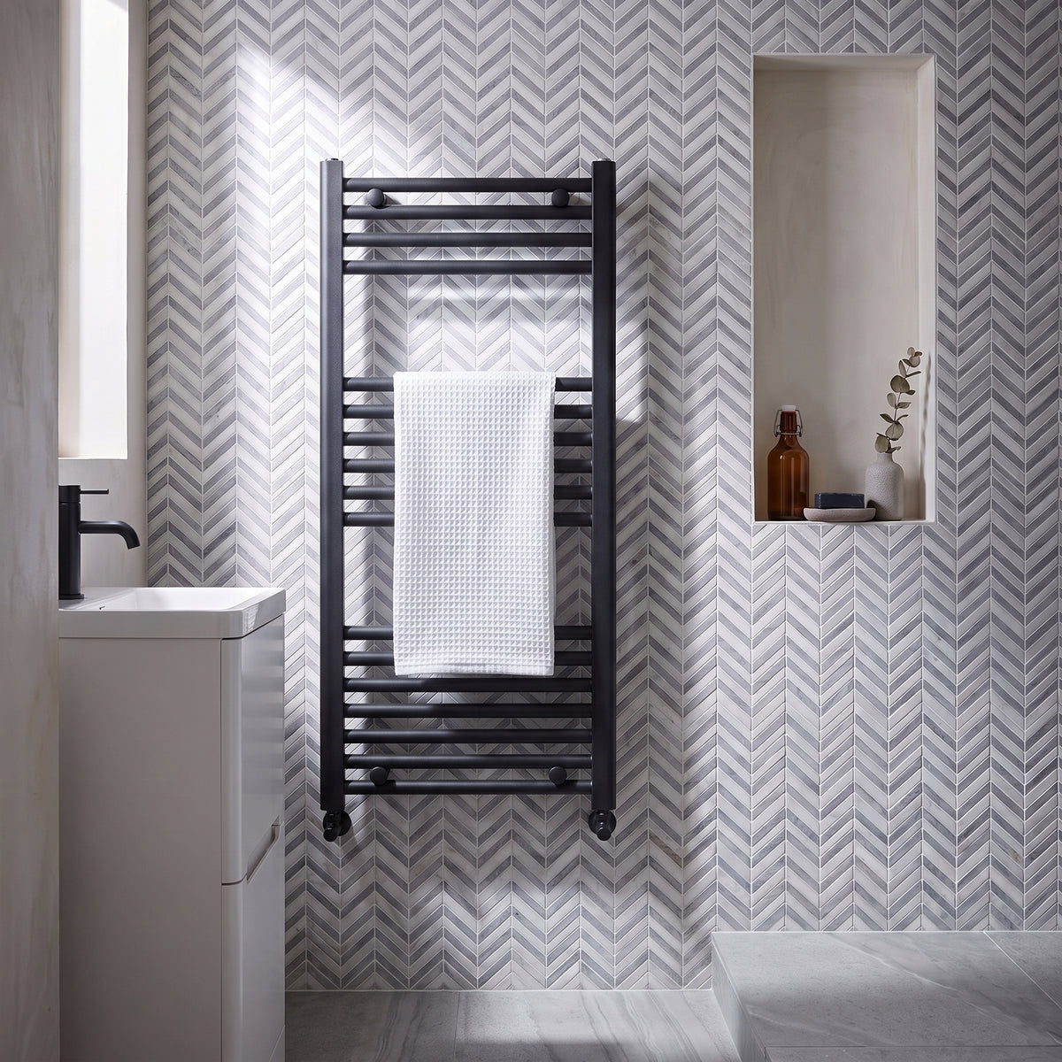 Fairford Strive Towel Radiator - 1000mm X 600mm - Black
