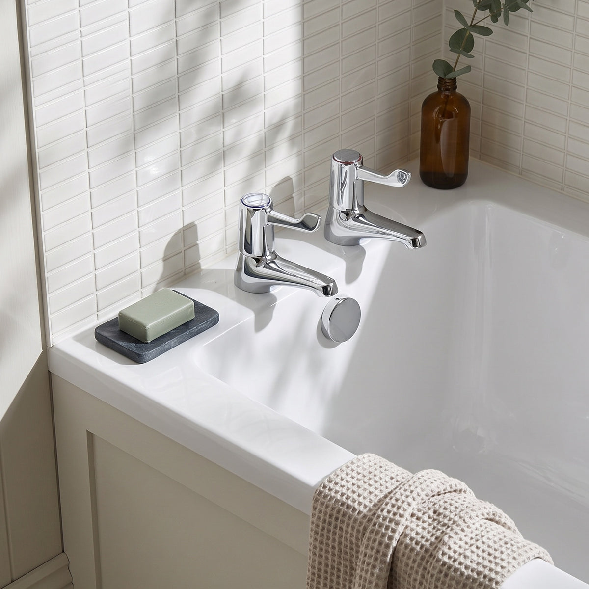 Fairford Quarter Turn Lever Taps Bath Pillar Taps