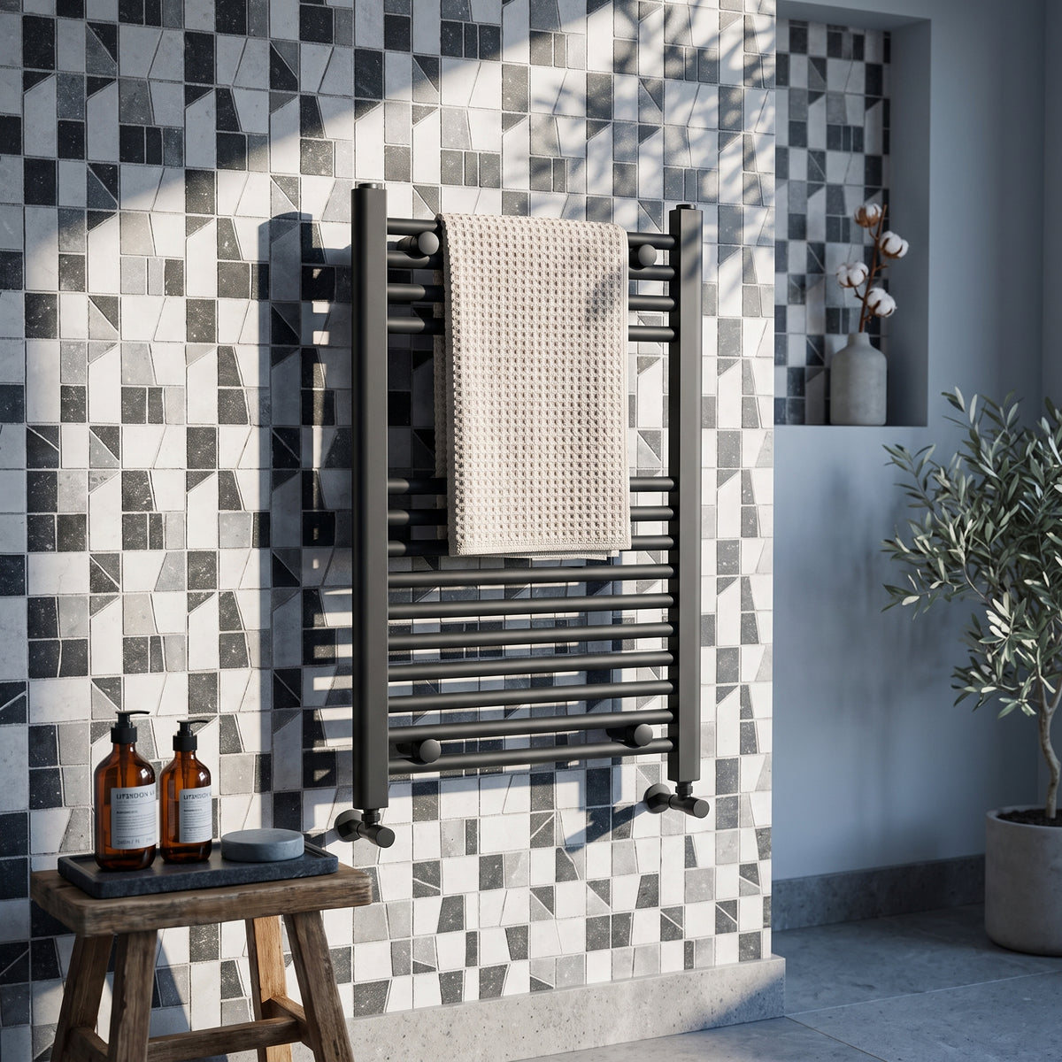 Fairford 400 x 800mm Straight Matt Black Towel Rail