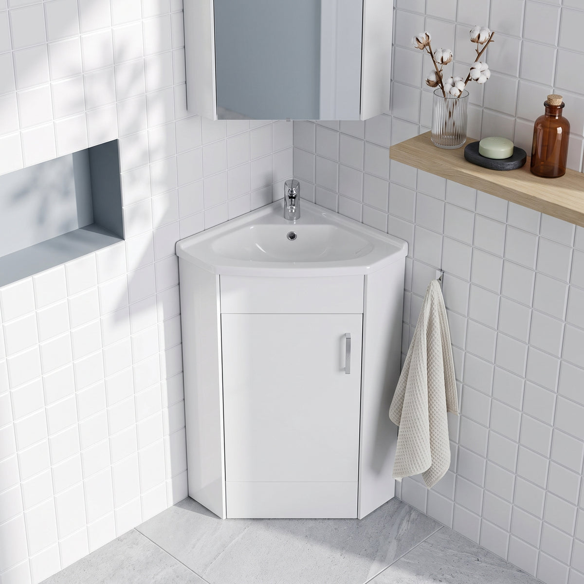 Fairford Arlo Gloss White 555mm 1 Door Corner Cabinet