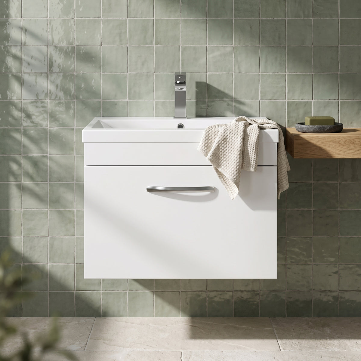 Fairford Carnation 600mm Gloss White Wall Hung 1 Drawer Vanity Unit