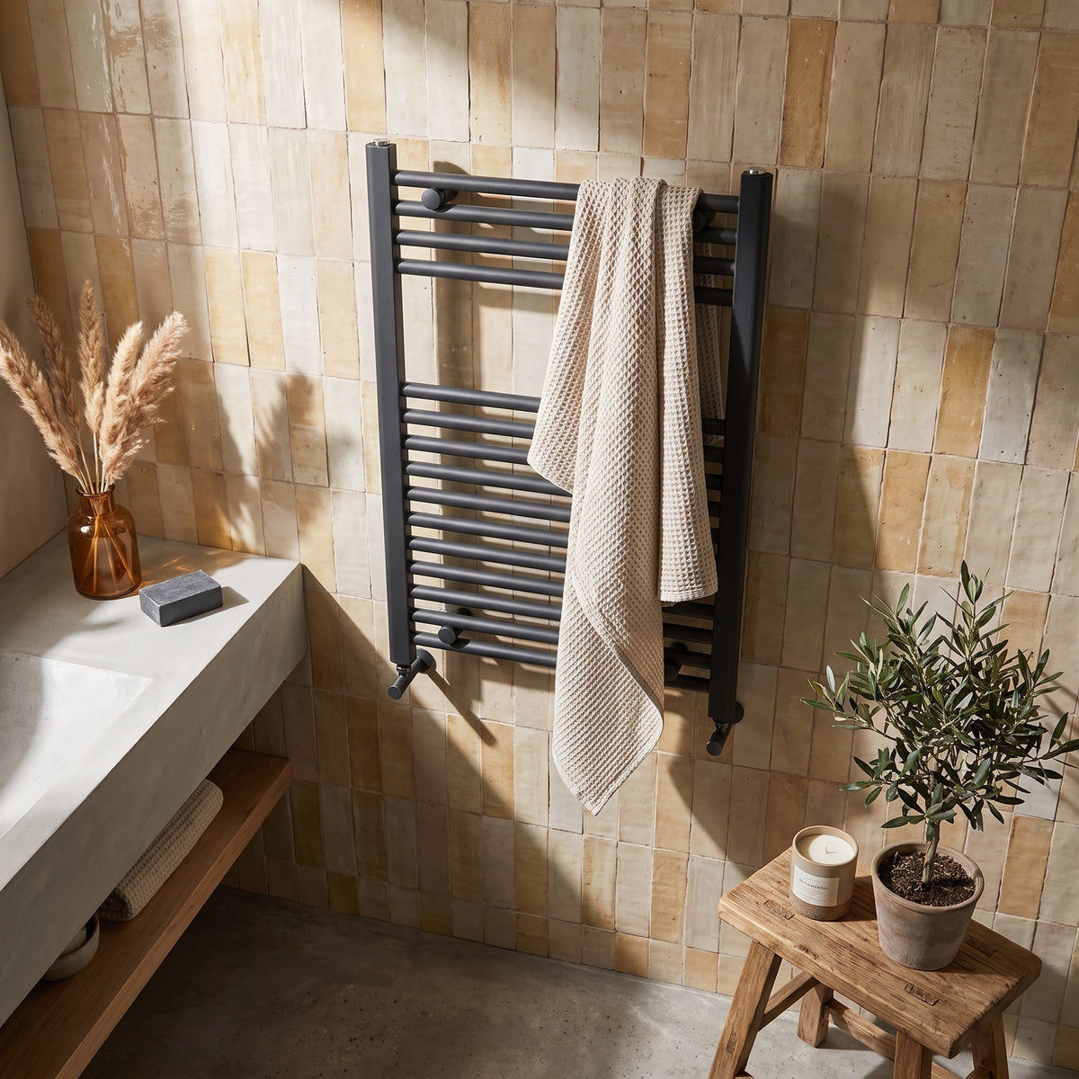 Fairford 600 x 800mm Straight Matt Black Towel Rail